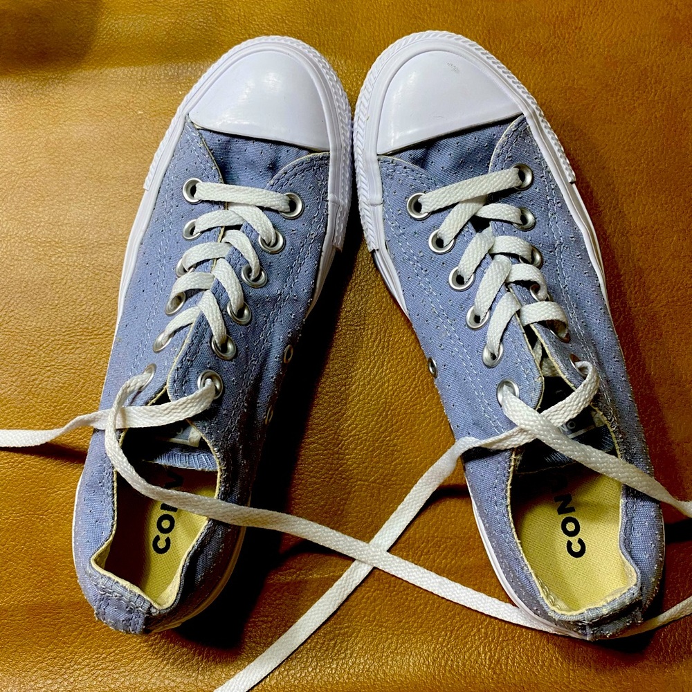 Pretty blue Converse sneakers. Like NEW! Size 7